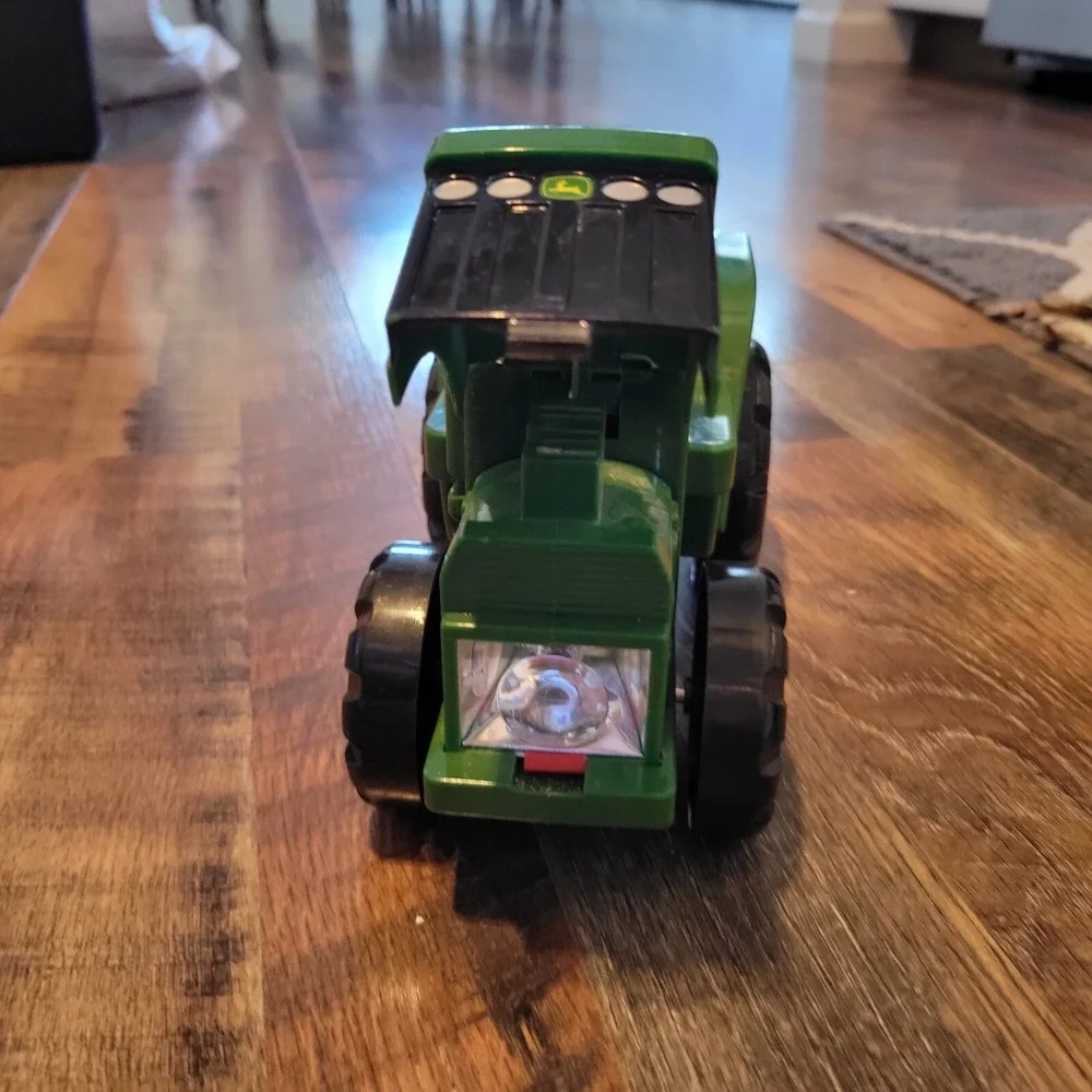 John Deere Roll n' Go Green Tractor Flashlight‎ Vehicle Sounds & Lights Toy TOMY